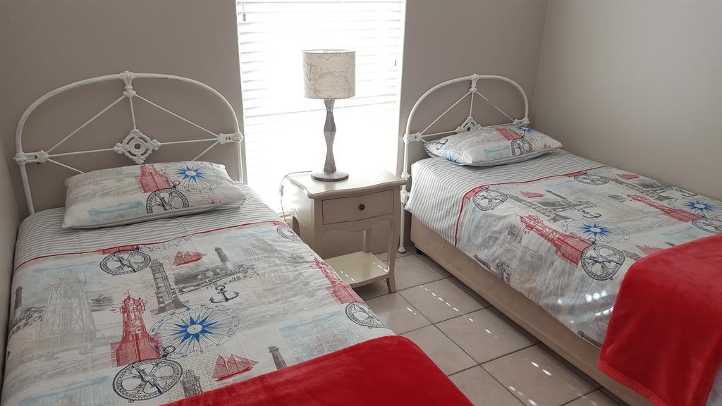 Strandloper Apartments Hermanus Kültér fotó