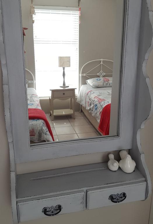 Strandloper Apartments Hermanus Kültér fotó